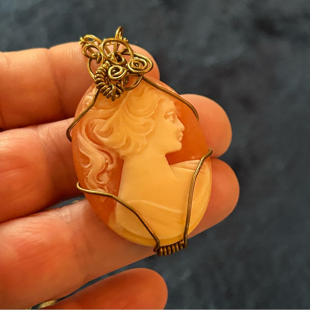 Vintage Victorian lady cameo hand wired pendant on chain necklace